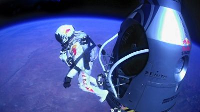 Прыжок с парашютом из космоса